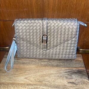 💛Clutch Purse NWT Gold